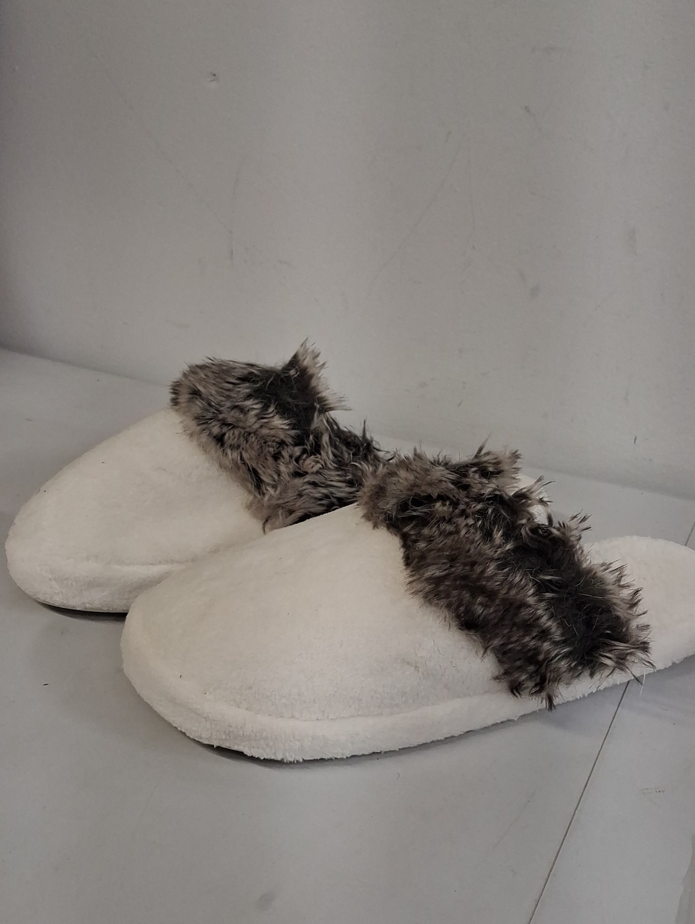 NWT Pottery Barn Cozy White Faux Fur Lined Women's Slippers